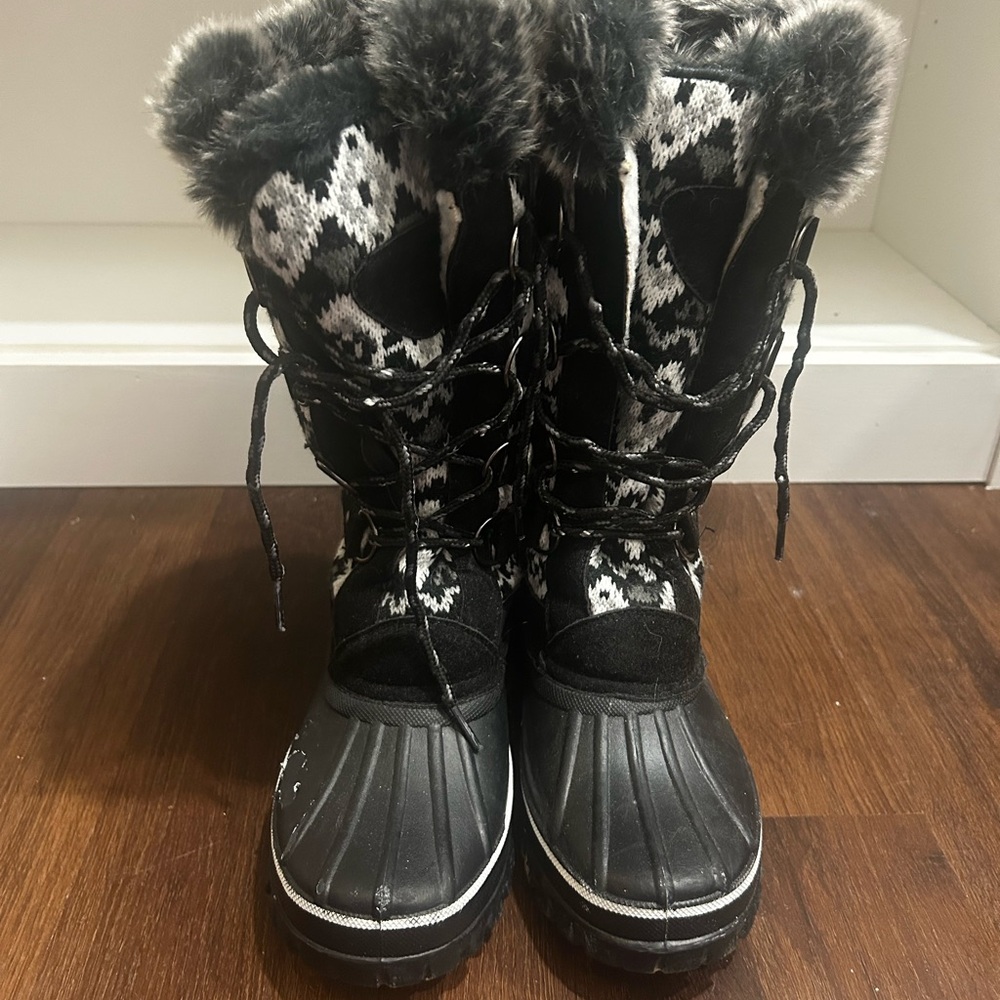 Muk Luks Black and White Winter Boots with Fur Trim